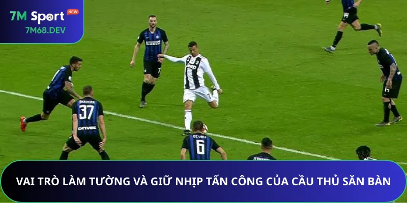 Vai trò làm tường và giữ nhịp tấn công của cầu thủ săn bàn